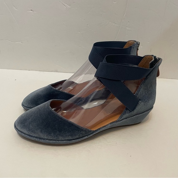 Gentle Souls By Kenneth Cole Blue Velvet ￼Noa Elastic Ankle Wedges Size 10 - Picture 1 of 10